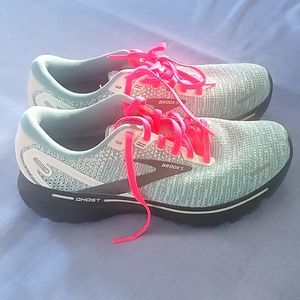 Womens Brooks Ghost 14 sneakers